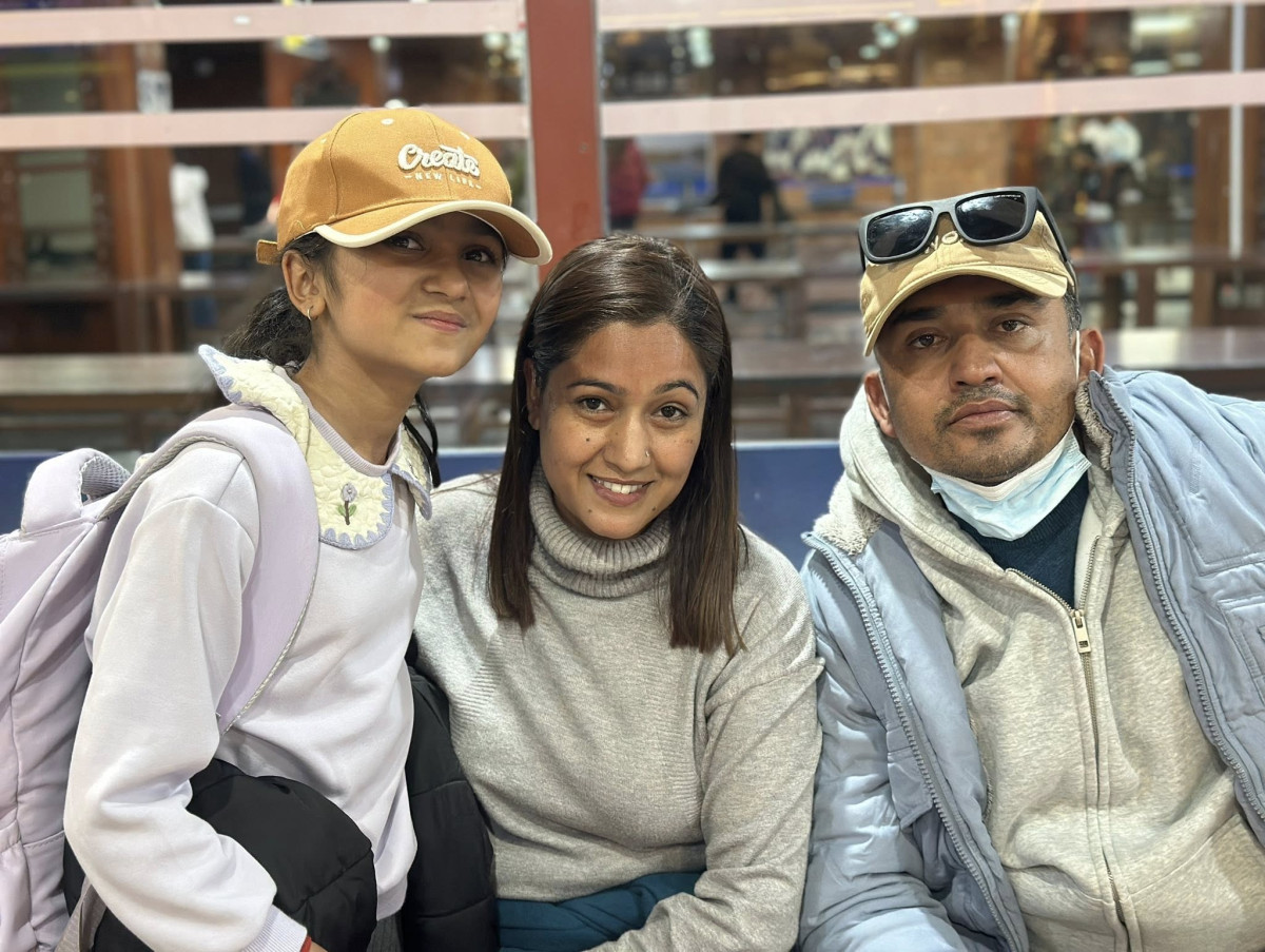 ‘एक्स्ट्रा अर्डिनरी ग्रिनकार्ड’ मा स-परिवार अमेरिका पुगेपछि यस्तो छ धुर्मुसको बकपत्र